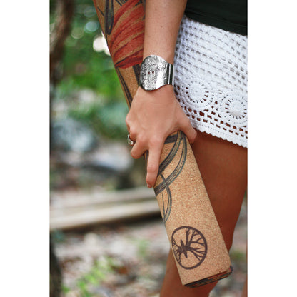 yogamatta i kork och mandala bangle i stål från Yggdrasil by Sweden