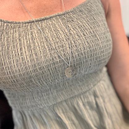 mini mandala halsband långt i silver stål yggdrasil by sweden