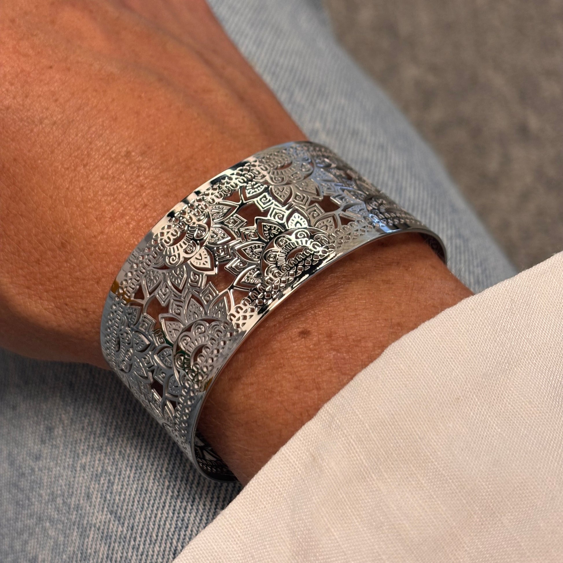 Silberner Edelstahl-Mandala-Armreif – Yggdrasil by Sweden