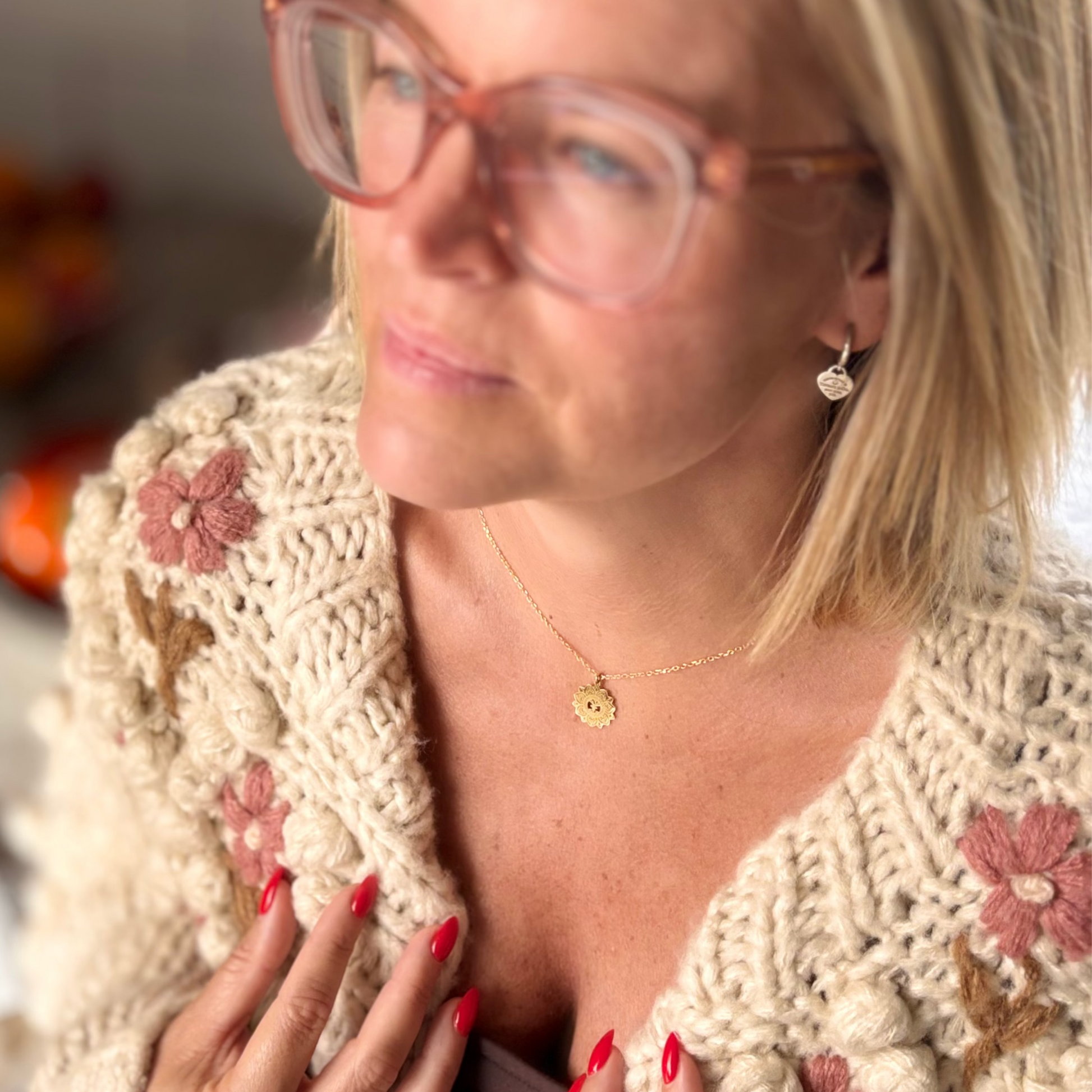 Namaste by emilia petite mandala necklace gold yggdrasil smycken