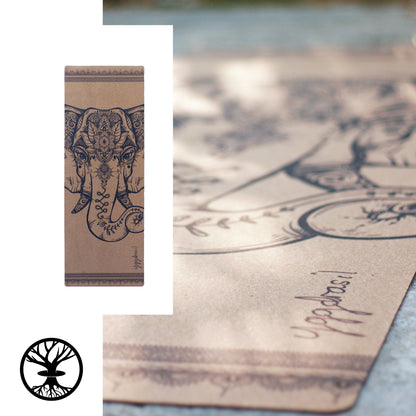 Miljövänlig yogamatta i kork med symboliskt elefanttryck för styrka & balans