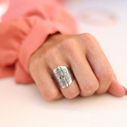 Elegant mandala ring i rostfritt stål – justerbar storlek - yggdrasil