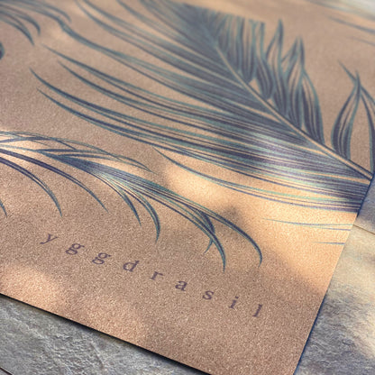 Yggdrasil by Sweden korkyogamatta med tropiskt palmtryck – hållbar och halkfri