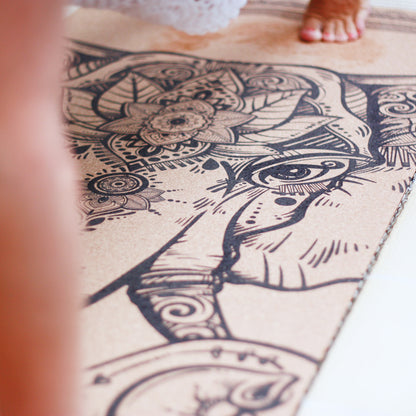 Elefant yogamatta i kork – hållbar, halkfri & antibakteriell träningsmatta