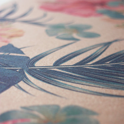 Miljövänlig yogamatta i kork med palmblad och blommor – hållbar & halkfri