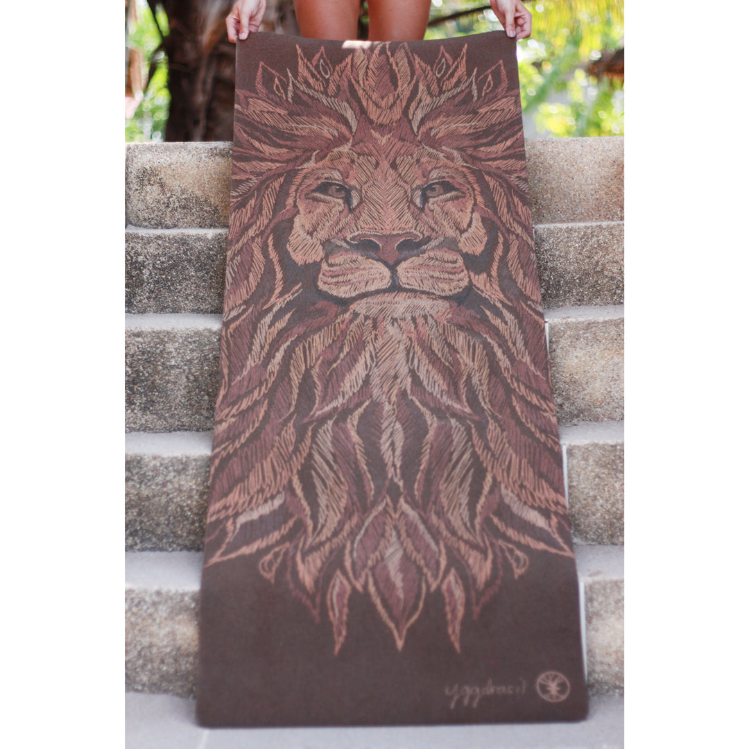 Halkfri yogamatta i 100% organisk kork med lejonmotiv