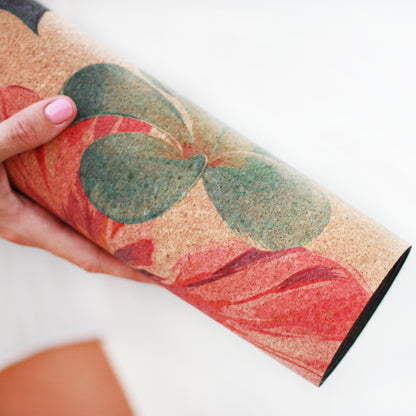 Yoga matta i kork med tropiska blommor och palmdesign – för yoga, fitness & meditation