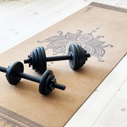 Lotus yogamatta i kork och naturgummi – perfekt för yoga, pilates & träning