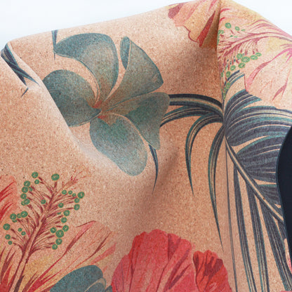 Korkyogamatta med tropiska palmblad och blommönster – perfekt för yoga & pilates