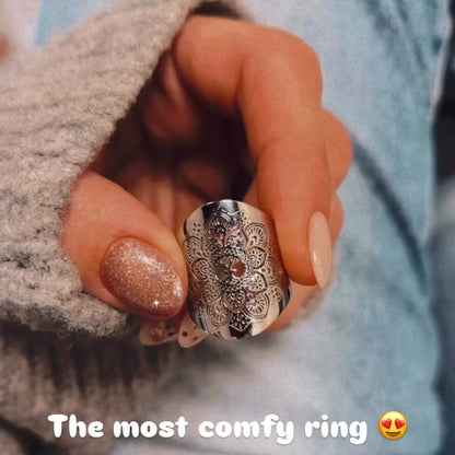 film på Stilren och ställbar mandala ring i rostfritt stål – hypoallergen & slitstark - yggdrasil