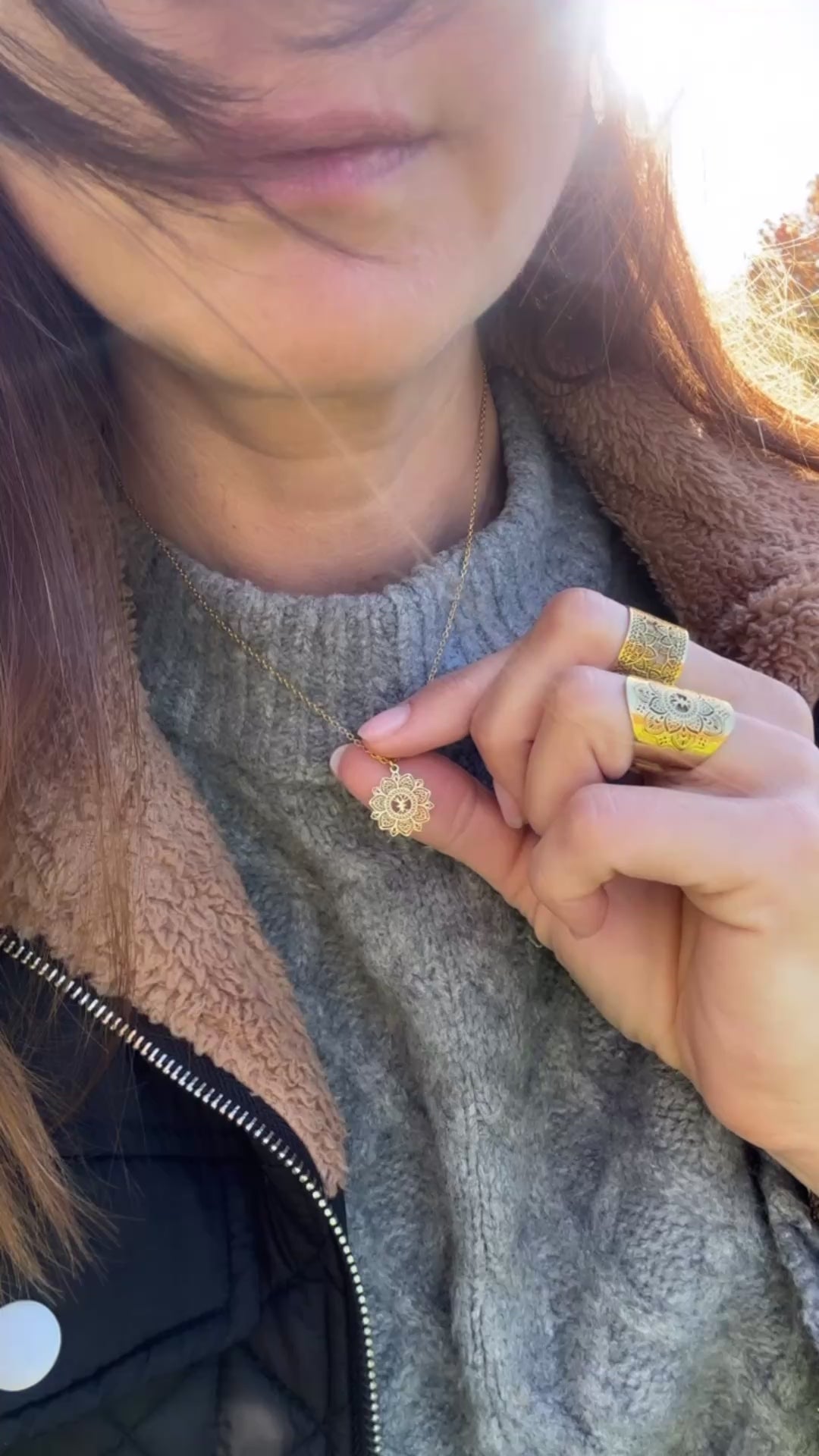 Yggdrasil by Sweden petite mandala necklace guld