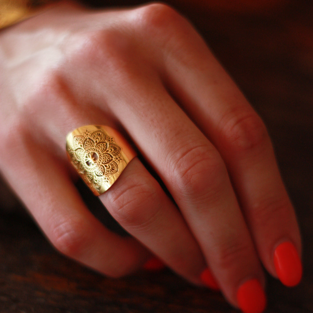 Verstellbarer Boho-Mandala-Ring in Gold – Yggdrasil