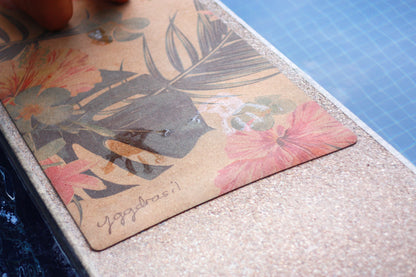 Premium yogamatta i kork med palmbladsmotiv – slitstark, antibakteriell & giftfri